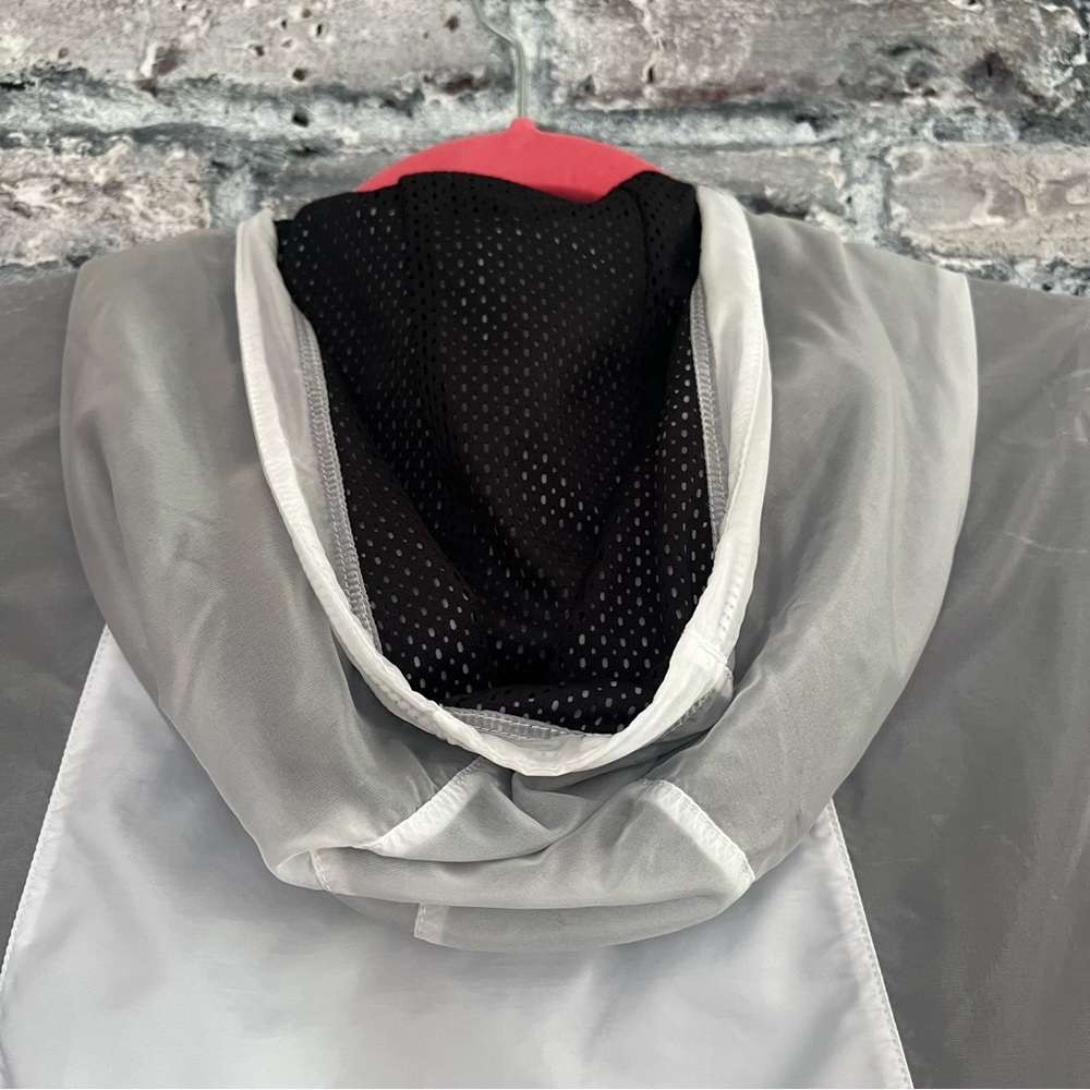 Underarmour Two-Tone Packable All Weather Windbreaker Smoke & Pet free home - Picture 9 of 9